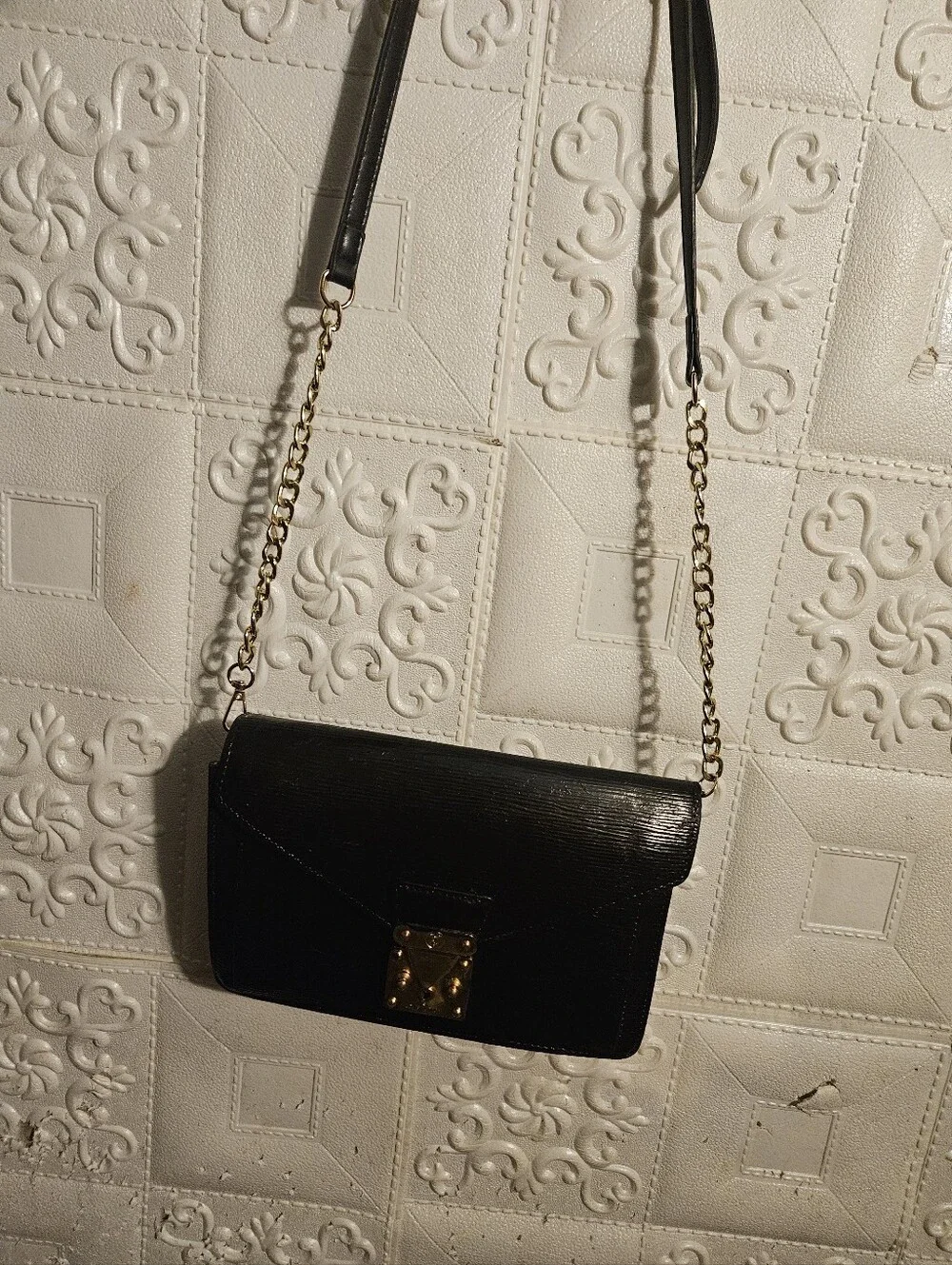 Louis Vuitton Epi Leather Black Marley Dragonne Sellier Clutch Wristlet Authenti